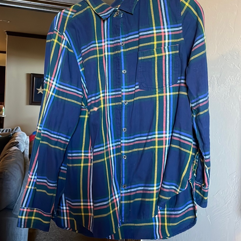 Old navy top. Spot shown in picture. Size large